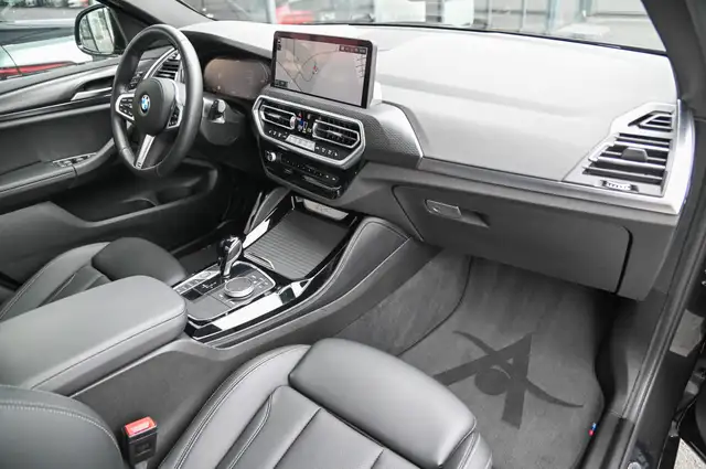 BMW X4 view 12