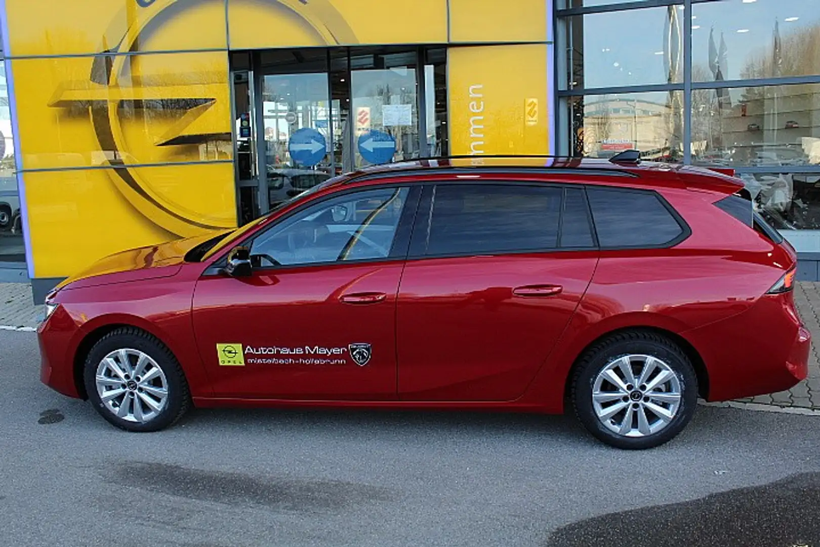 Opel Astra ST 1,2 Turbo Rot - 1