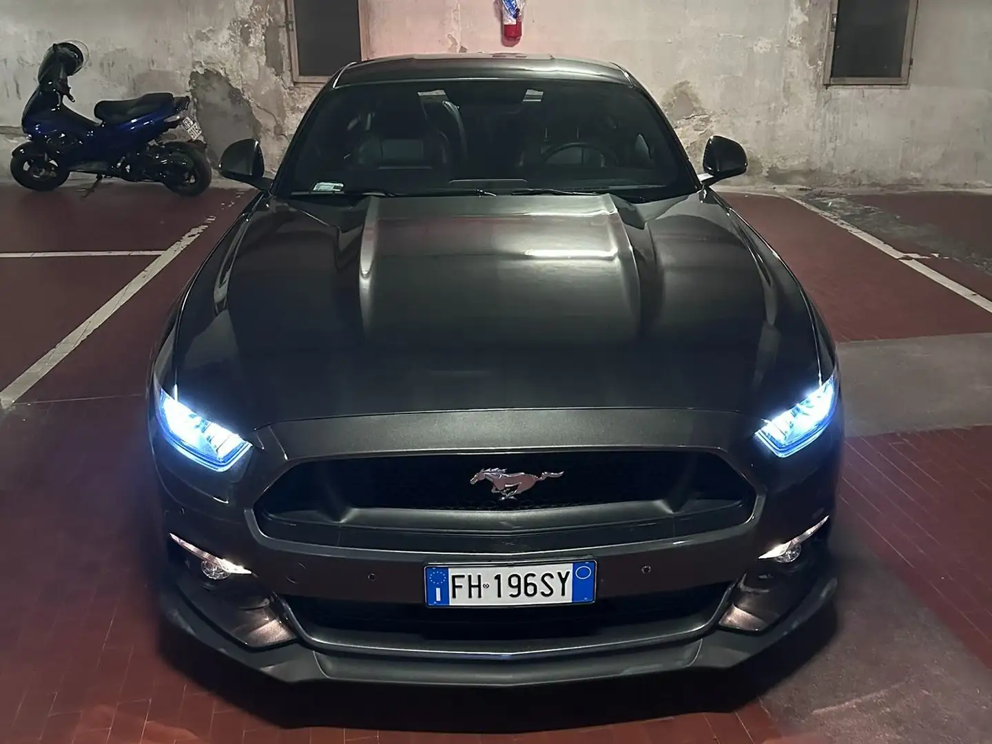 Ford Mustang Mustang VI  Fastback 5.0 ti-vct V8 GT 421cv auto Grey - 2
