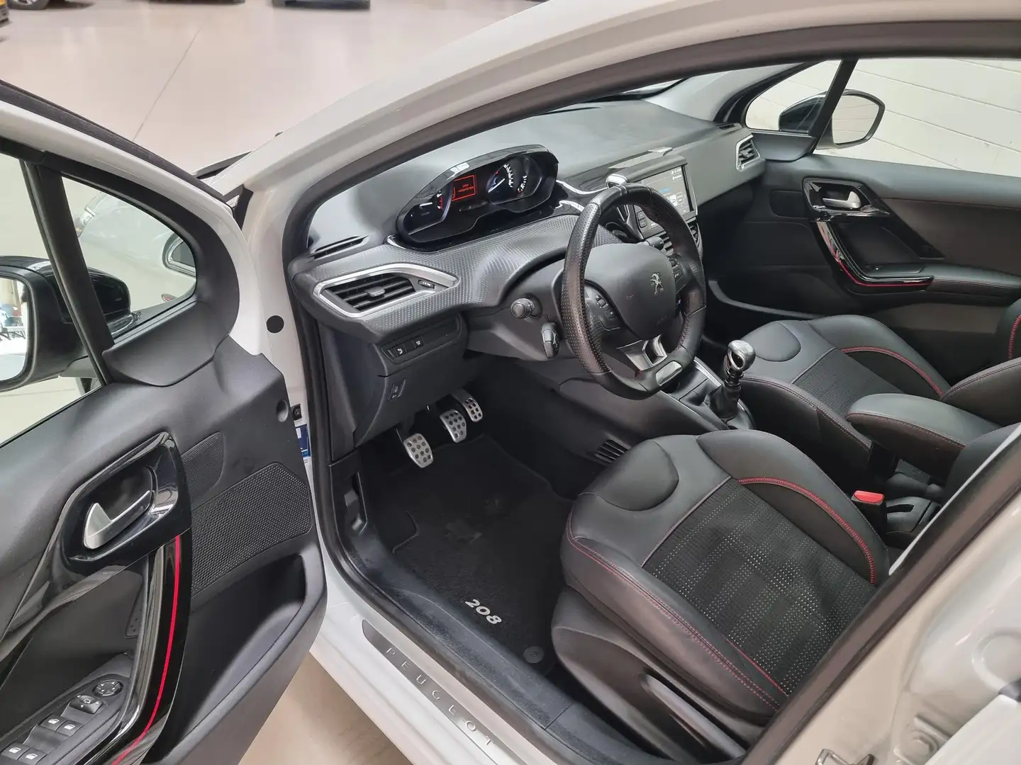 Peugeot 208 1.2 PureTech GT-Line Ecc | Navi | Pano dak | Lmv | Weiß - 2