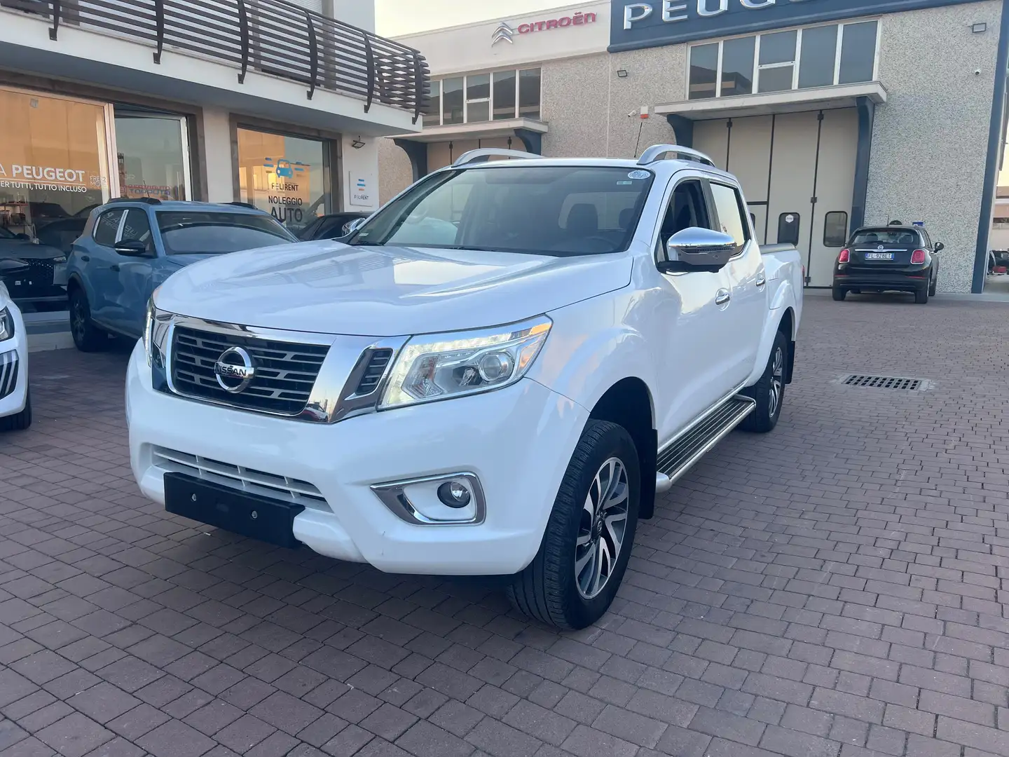 Nissan Navara Navara 2.3 dci d.cab Tekna 4wd 190cv auto my18 Bianco - 1