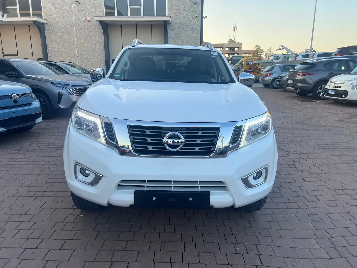 Nissan Navara Navara 2.3 dci d.cab Tekna 4wd 190cv auto my18 Bianco - 2