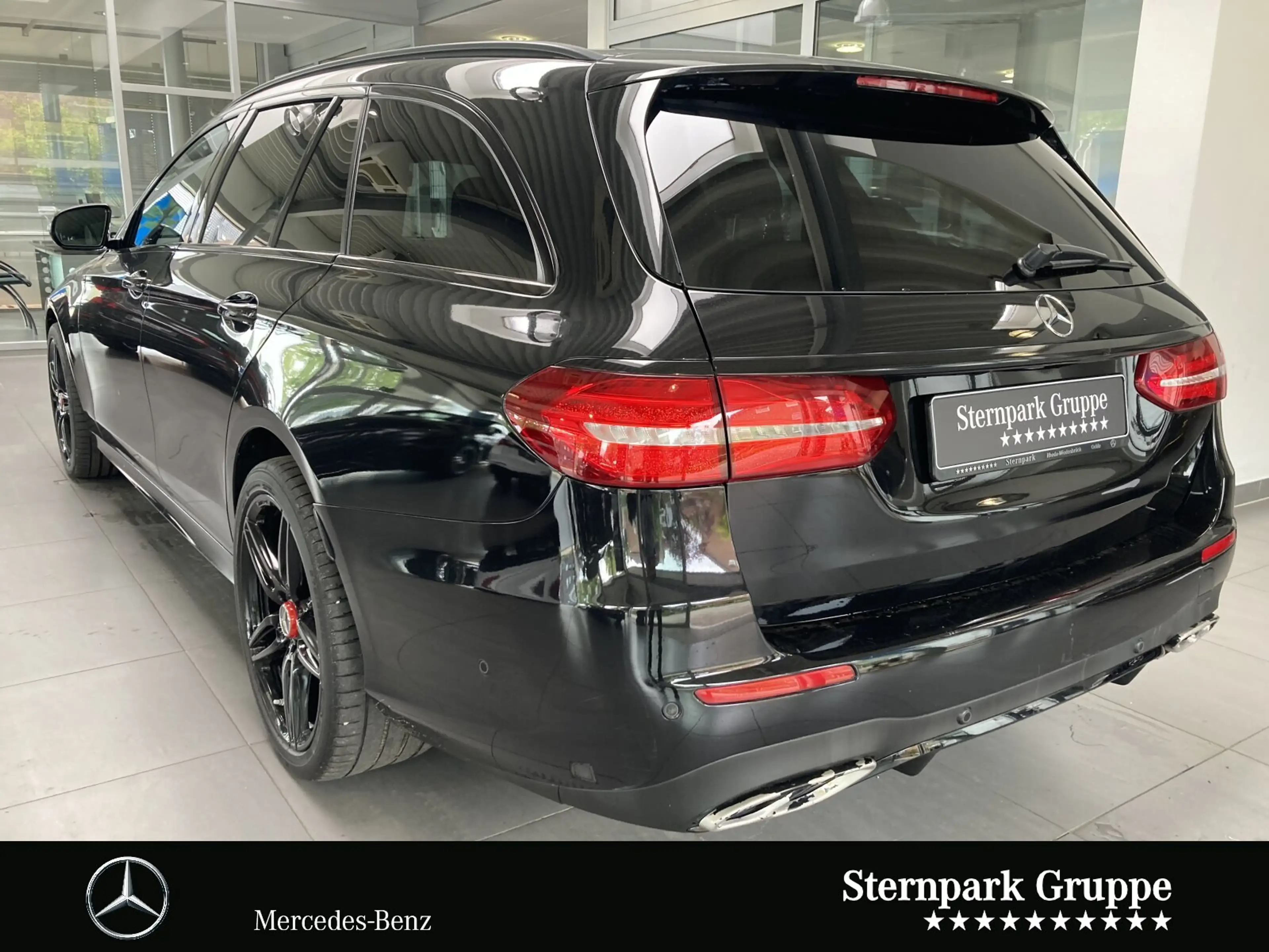 Mercedes-Benz E 350 E 350 d T-Modell Pano+HuD+360°K+Dist AMG Line LED — photo 14