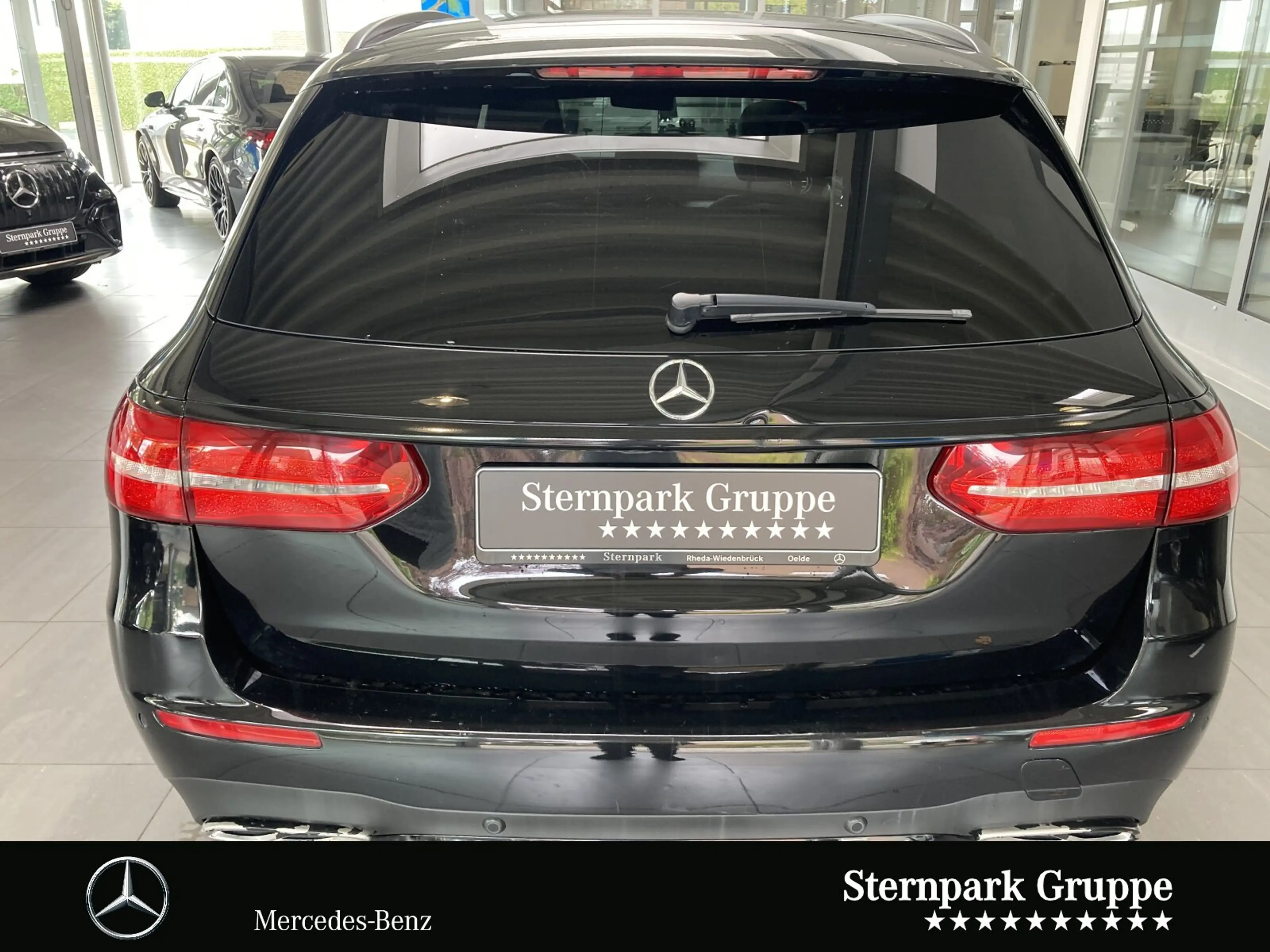 Mercedes-Benz E 350 E 350 d T-Modell Pano+HuD+360°K+Dist AMG Line LED — photo 3