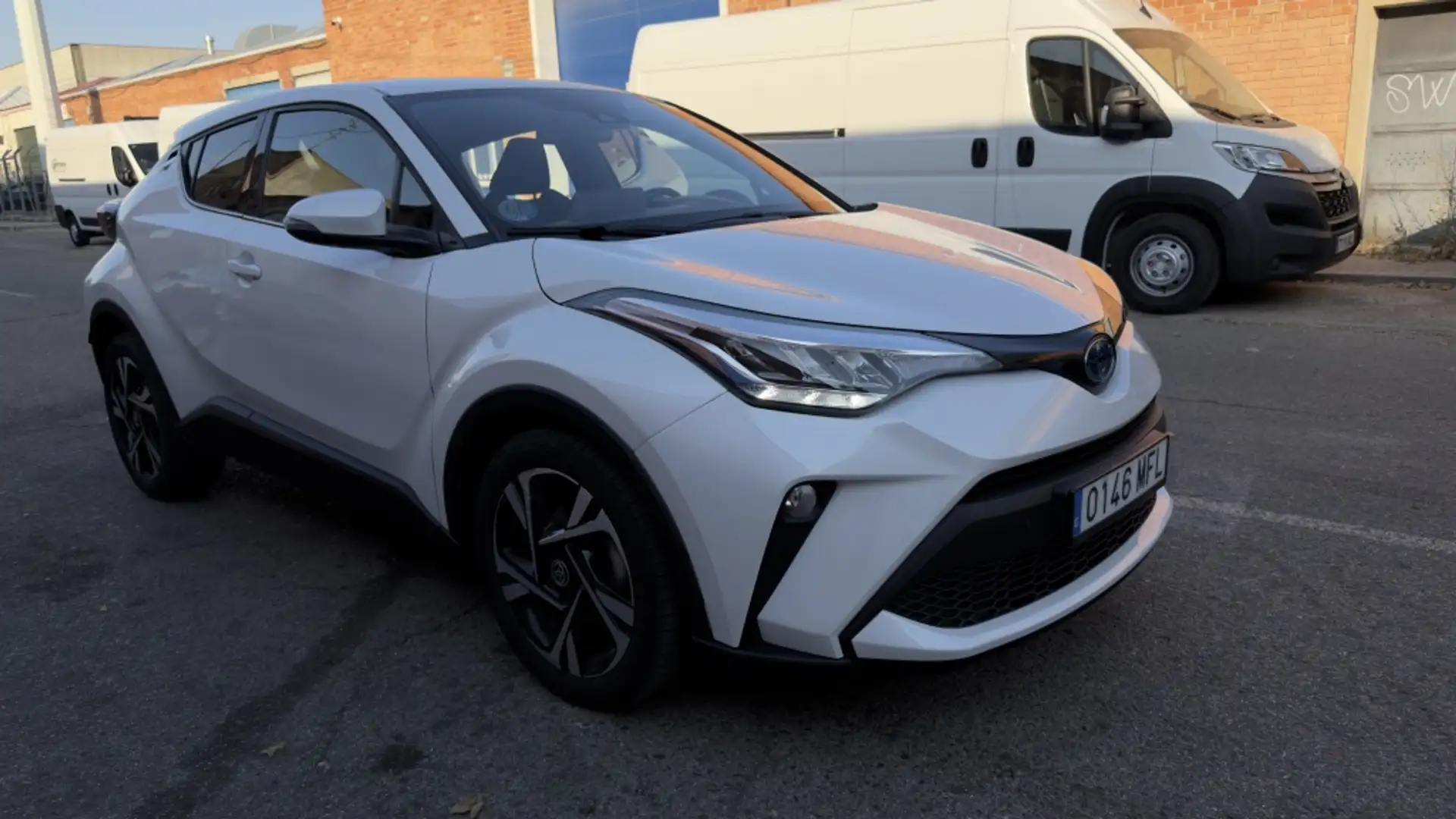 Toyota C-HR 125H Advance Blanco - 1