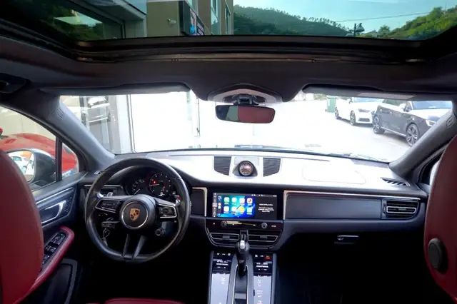 Porsche Macan view 9