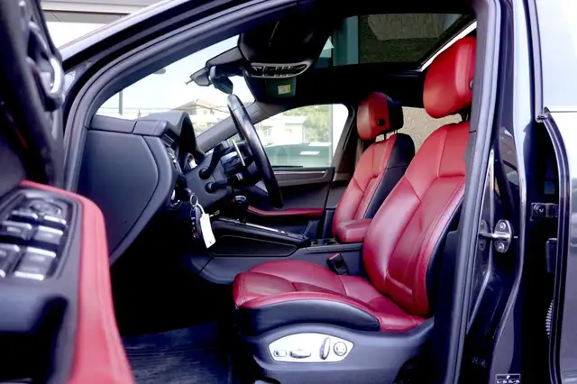 Porsche Macan view 10