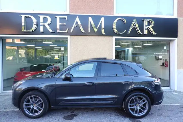 Porsche Macan view 2