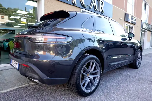 Porsche Macan view 5
