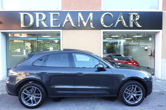 Porsche Macan view 6