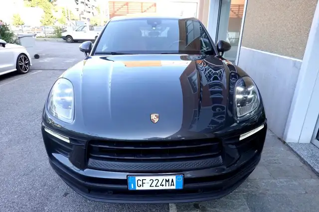 Porsche Macan view 8