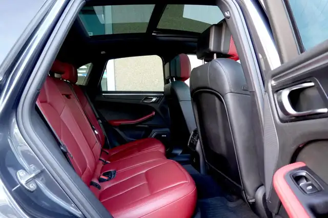Porsche Macan view 11