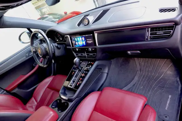 Porsche Macan view 12