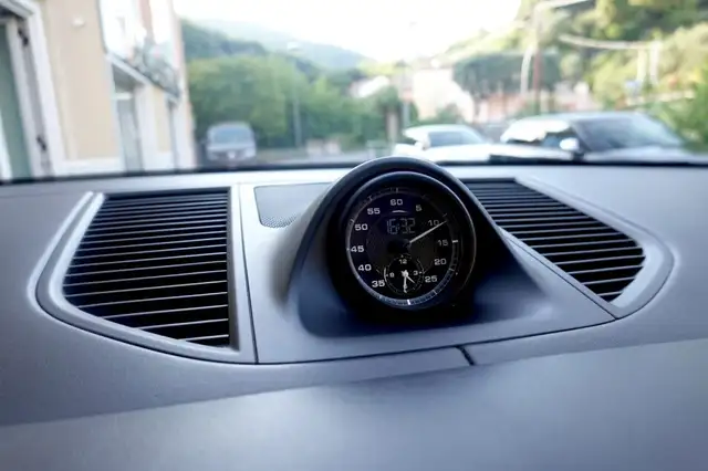 Porsche Macan view 15