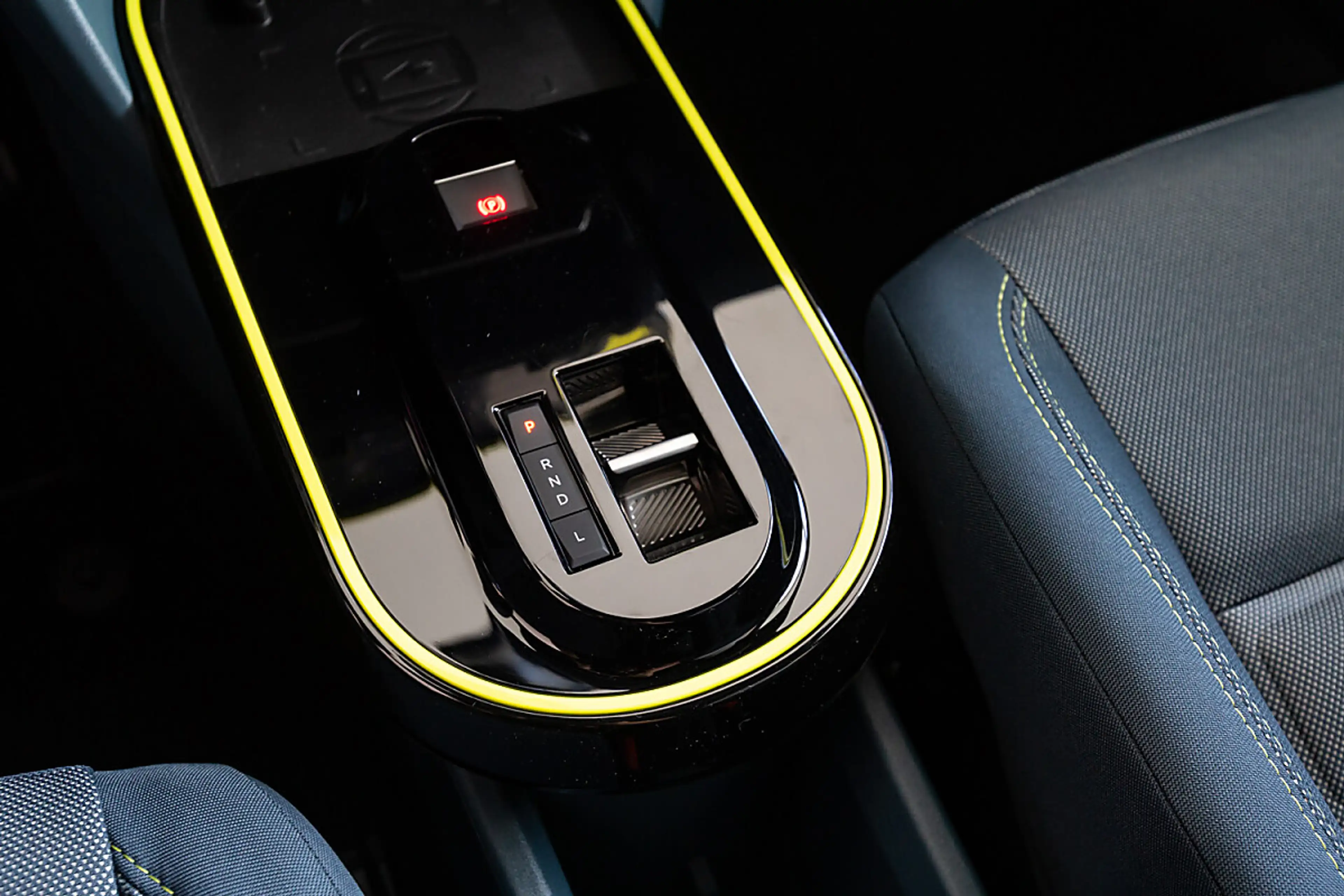 Fiat Grande Panda Hybrid mHEV 110 6-Gang eDCT La Prima — photo 10