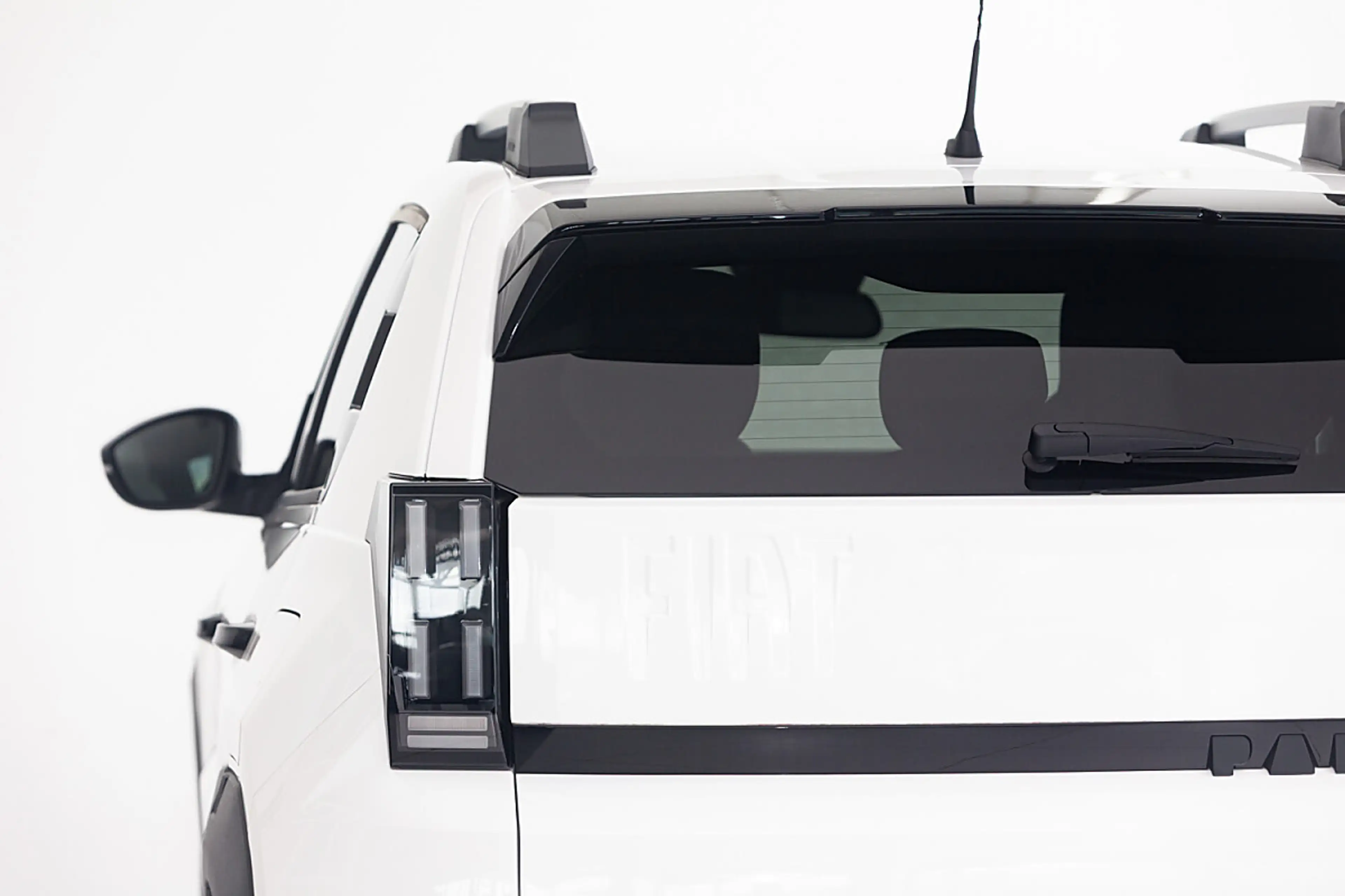 Fiat Grande Panda Hybrid mHEV 110 6-Gang eDCT La Prima — photo 3