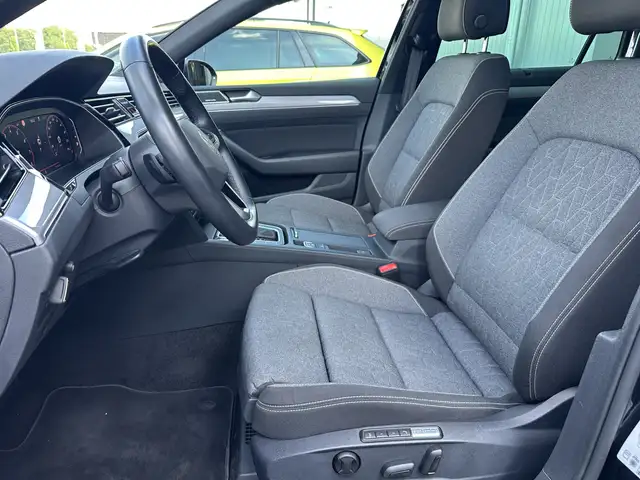 Volkswagen Passat view 12