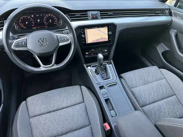 Volkswagen Passat view 14