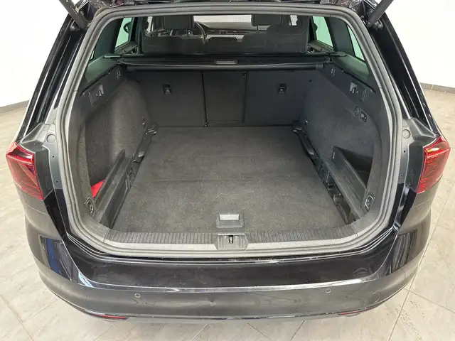 Volkswagen Passat view 6