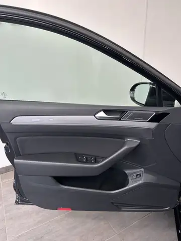 Volkswagen Passat view 9