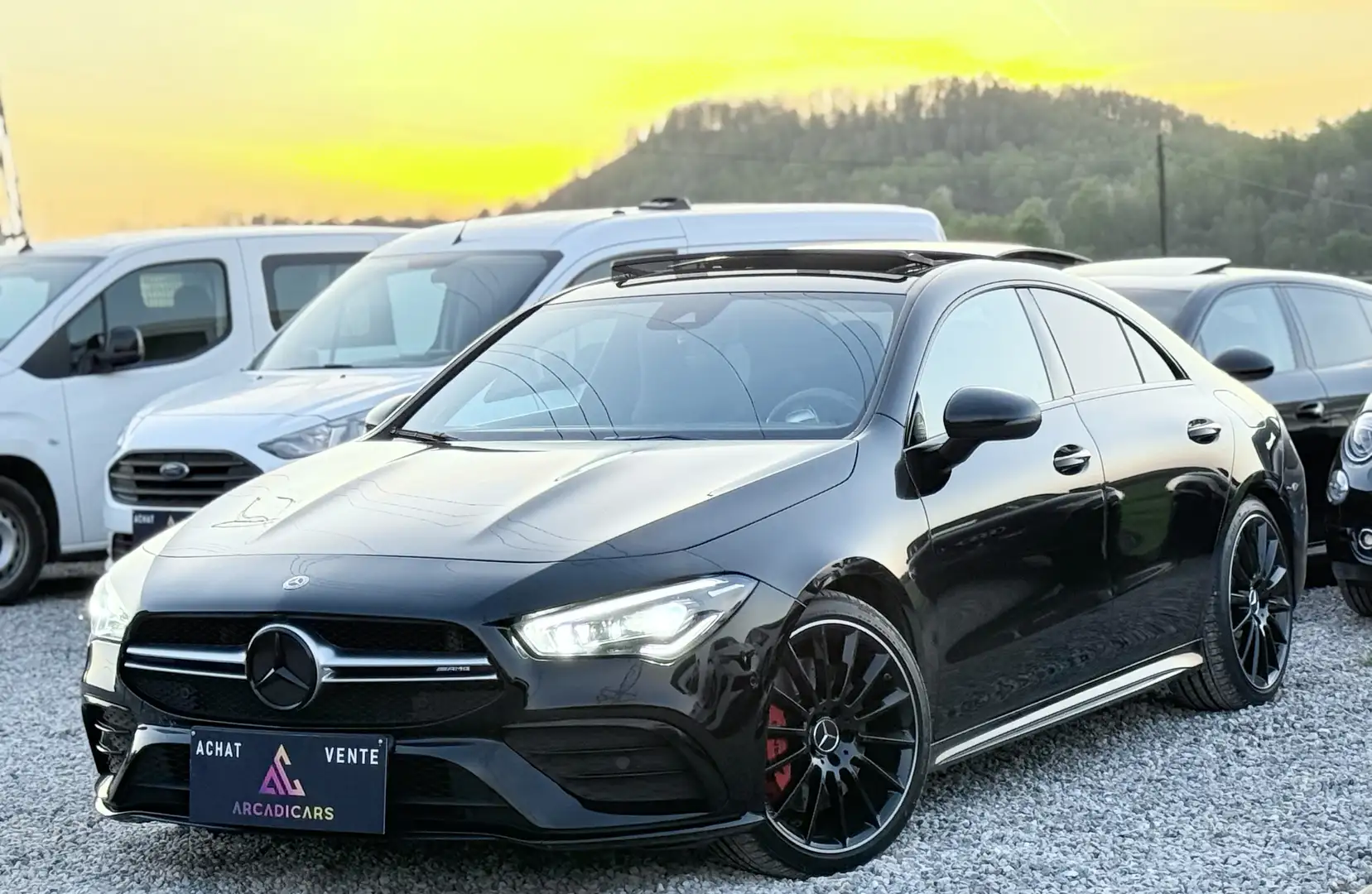 Mercedes-Benz CLA 35 AMG 4-Matic - Toit pano - Ciel etoilé - Full options Zwart - 1
