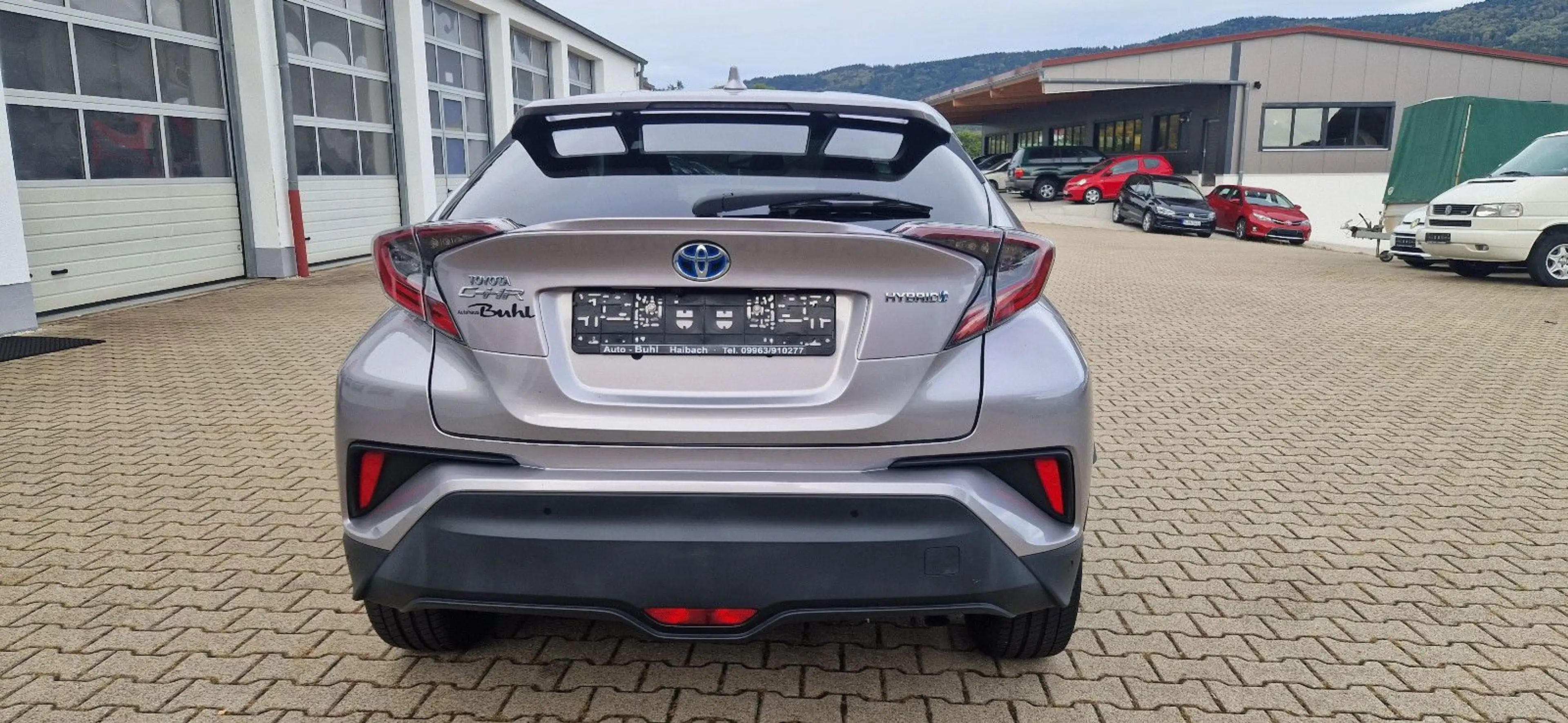 Toyota C-HR Hybrid Lounge — photo 6