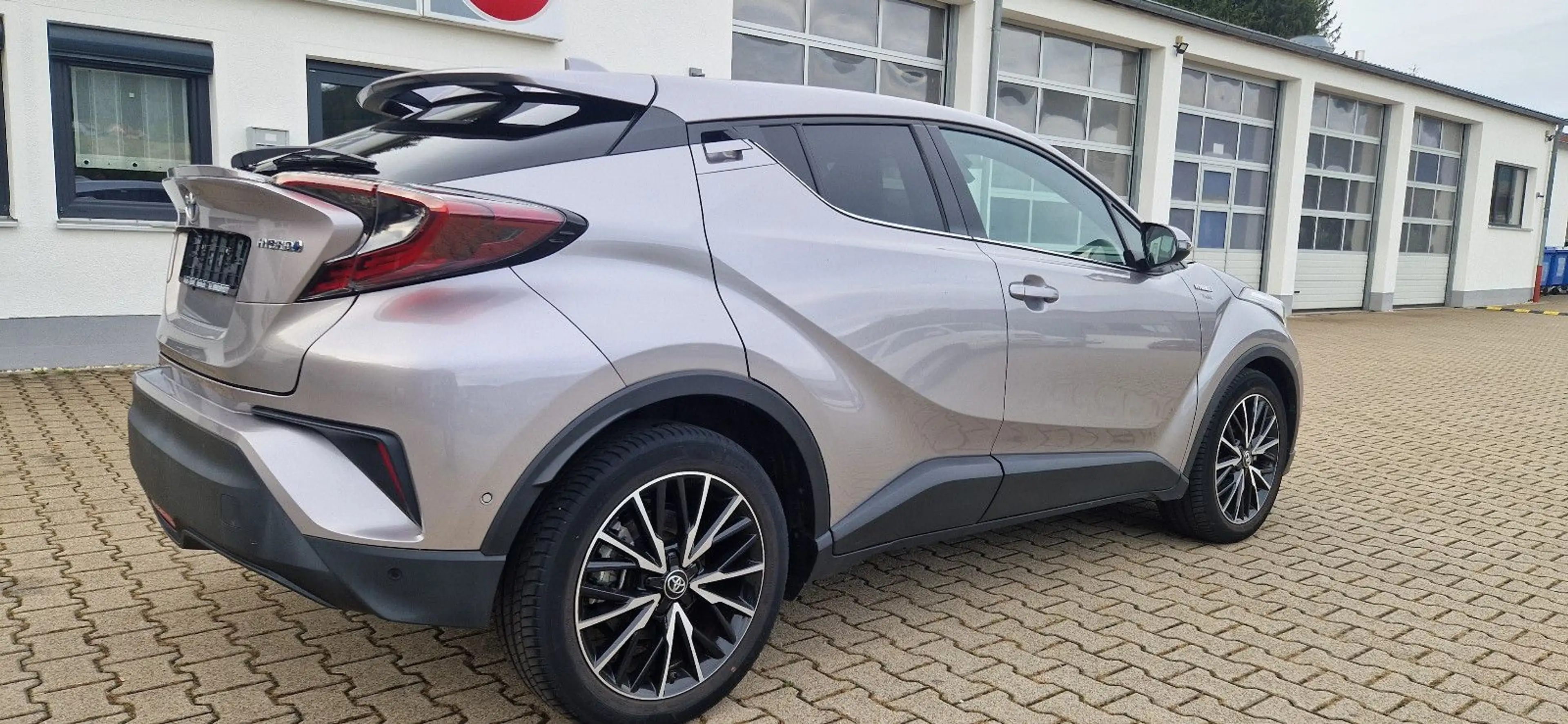 Toyota C-HR Hybrid Lounge — photo 5