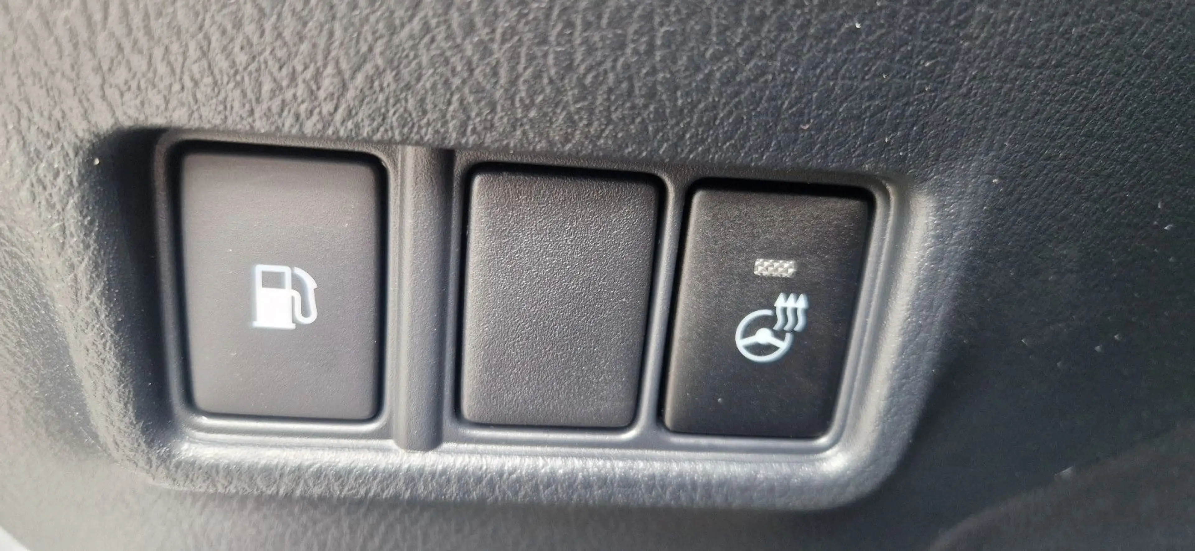 Toyota C-HR Hybrid Lounge — photo 15