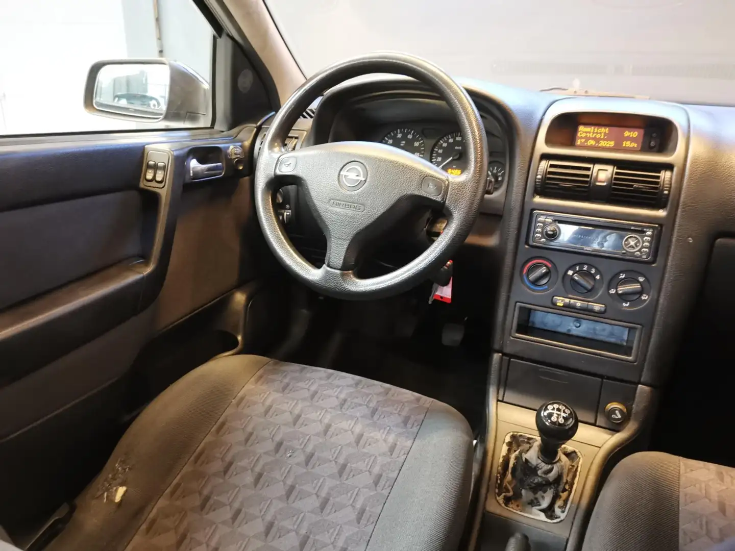 Opel Astra 1.6 Edition AIRCO | ELEK.RAMEN | APK. Zwart - 2