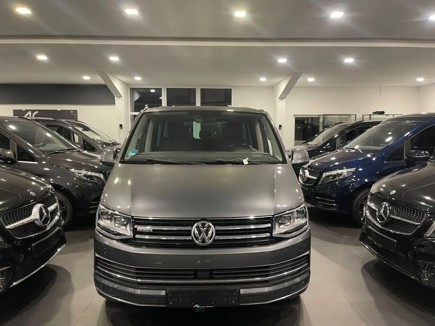Volkswagen T6 Multivan Generation Six*4Motion*7-Sitz*Tisch* Gris - 2
