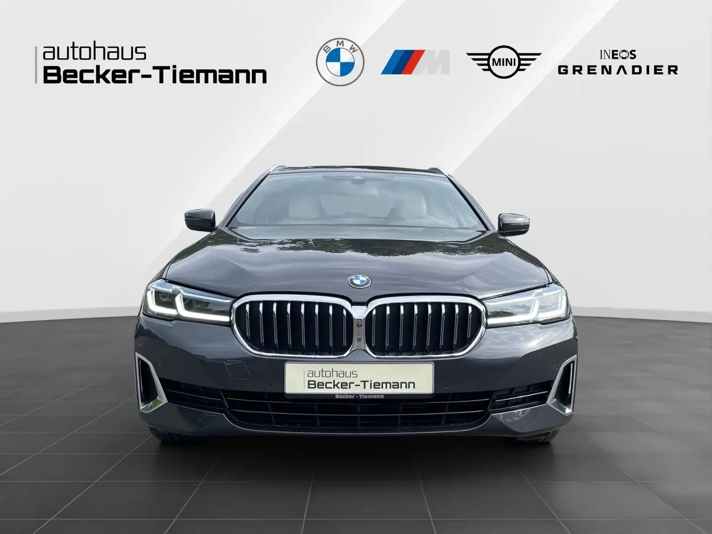 BMW 530 d xDrive Touring Luxury Line/ DrivAss/ ParkAss+/ H Grijs - 2