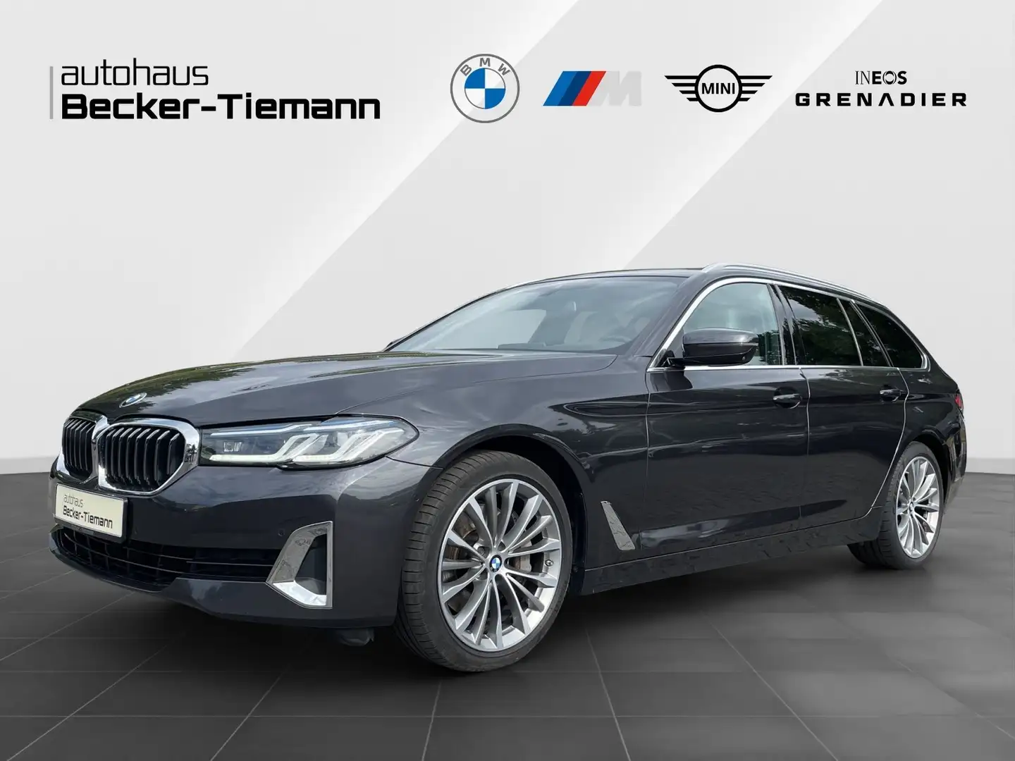 BMW 530 d xDrive Touring Luxury Line/ DrivAss/ ParkAss+/ H Grijs - 1
