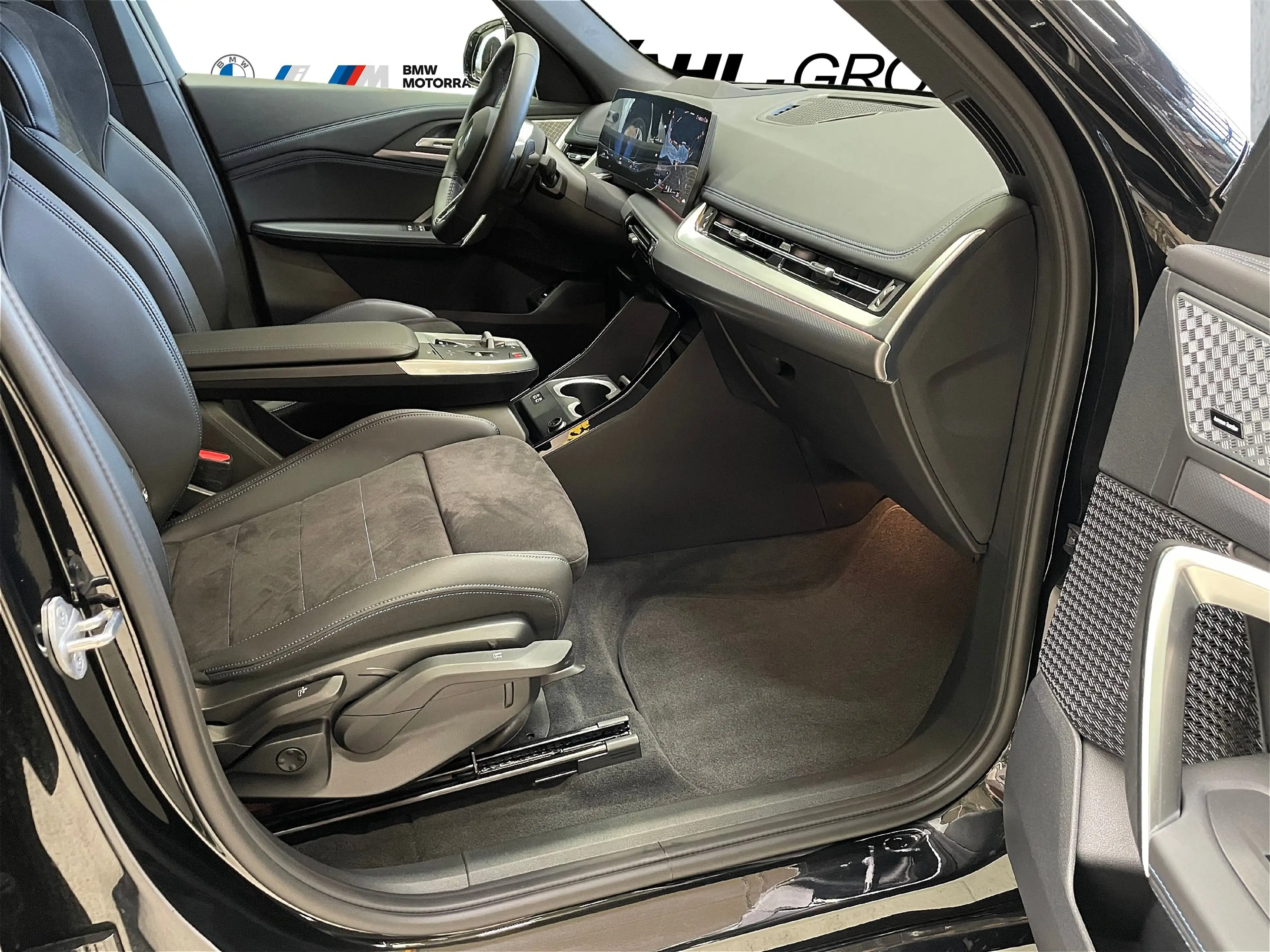 BMW X1 xDrive30e — photo 12