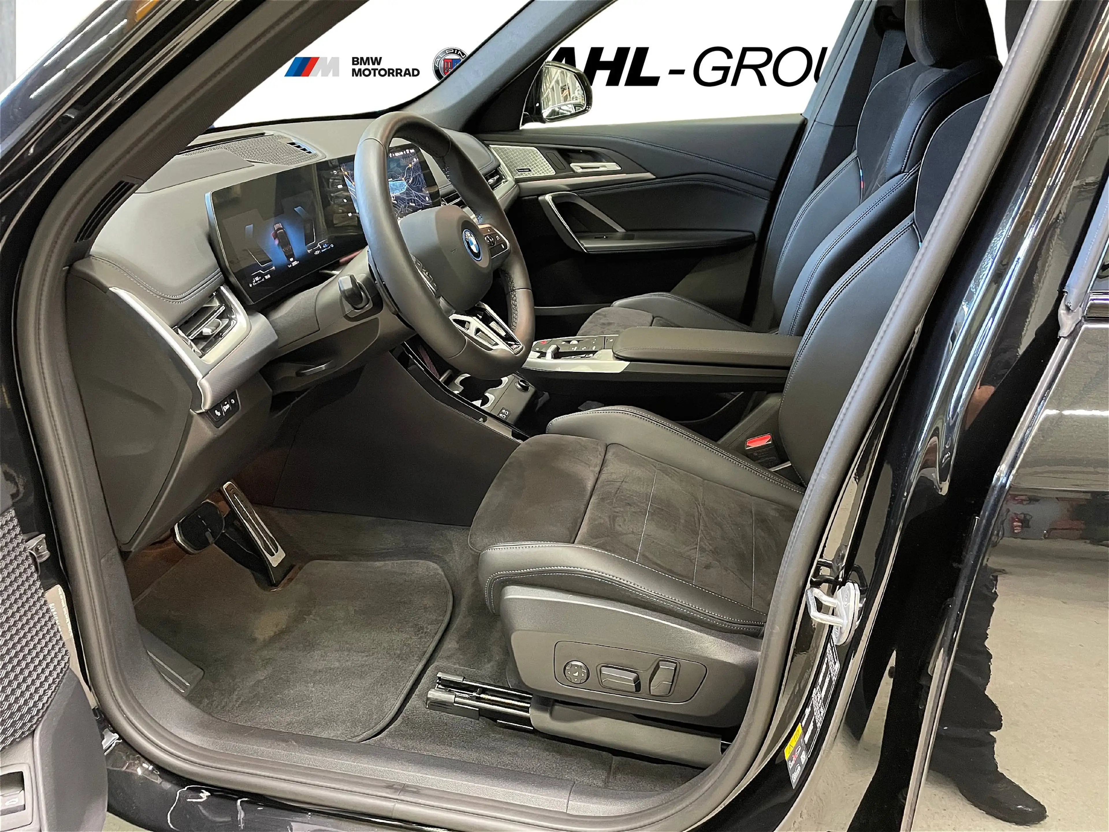 BMW X1 xDrive30e — photo 11