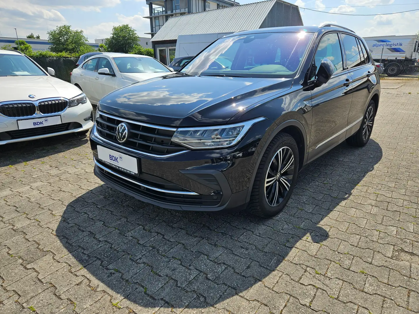 Volkswagen Tiguan Active Navi, Kamera, PDC Schwarz - 1