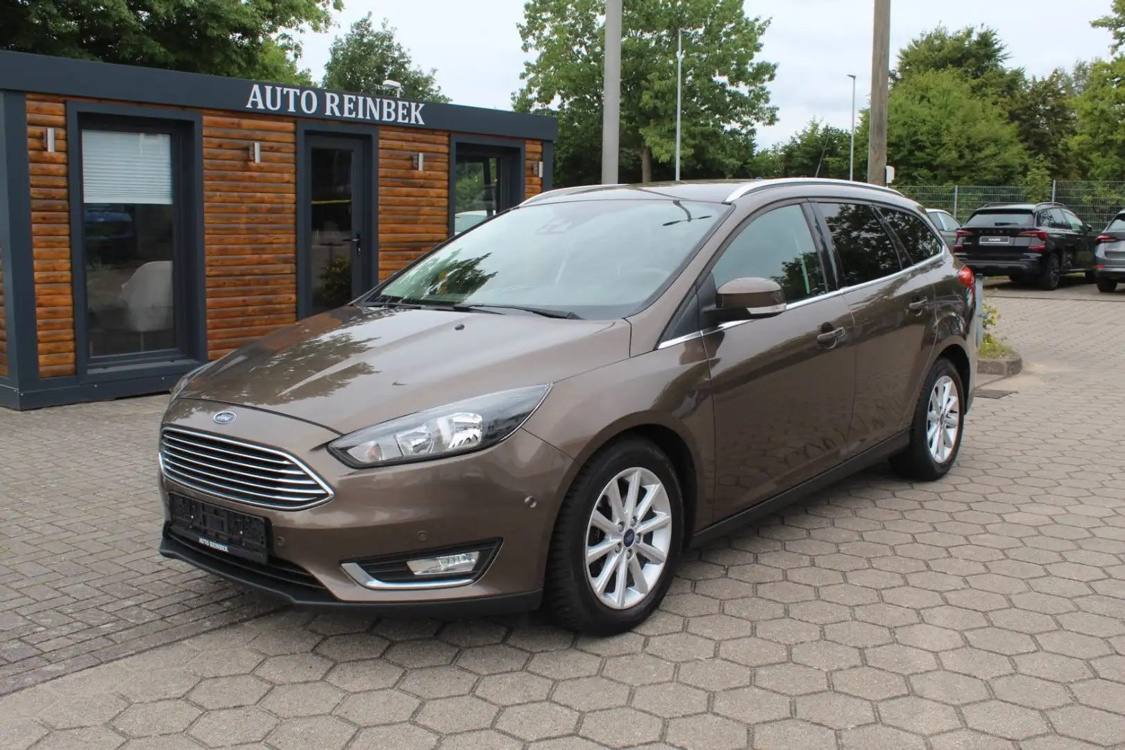 Ford Focus Turnier Automatik Titanium Braun - 1