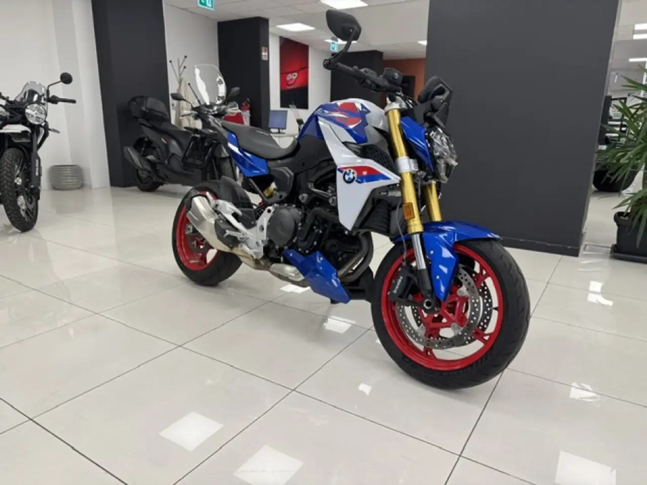 BMW F 900 R