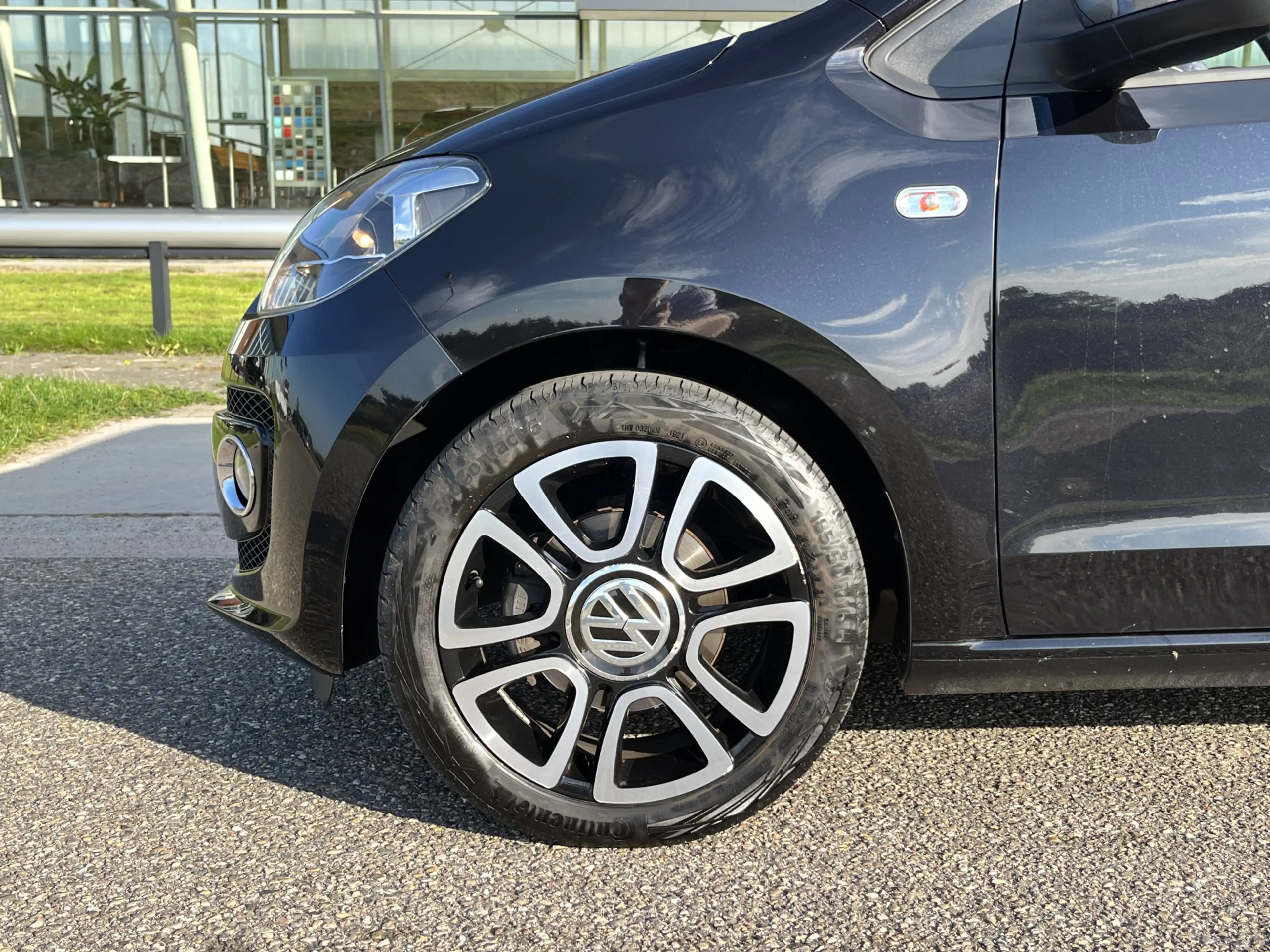 Volkswagen up! 1.0 high up! BlueMotion / Elektrisch panorama-dak — photo 34