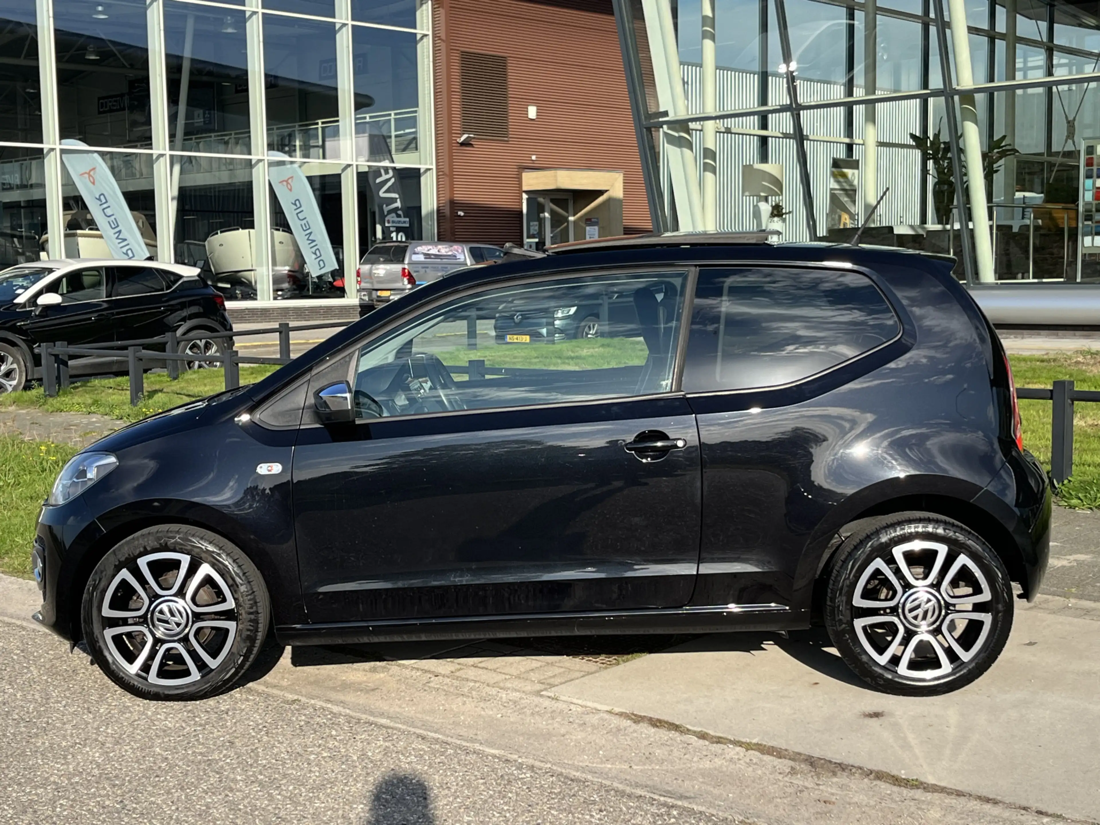Volkswagen up! 1.0 high up! BlueMotion / Elektrisch panorama-dak — photo 16