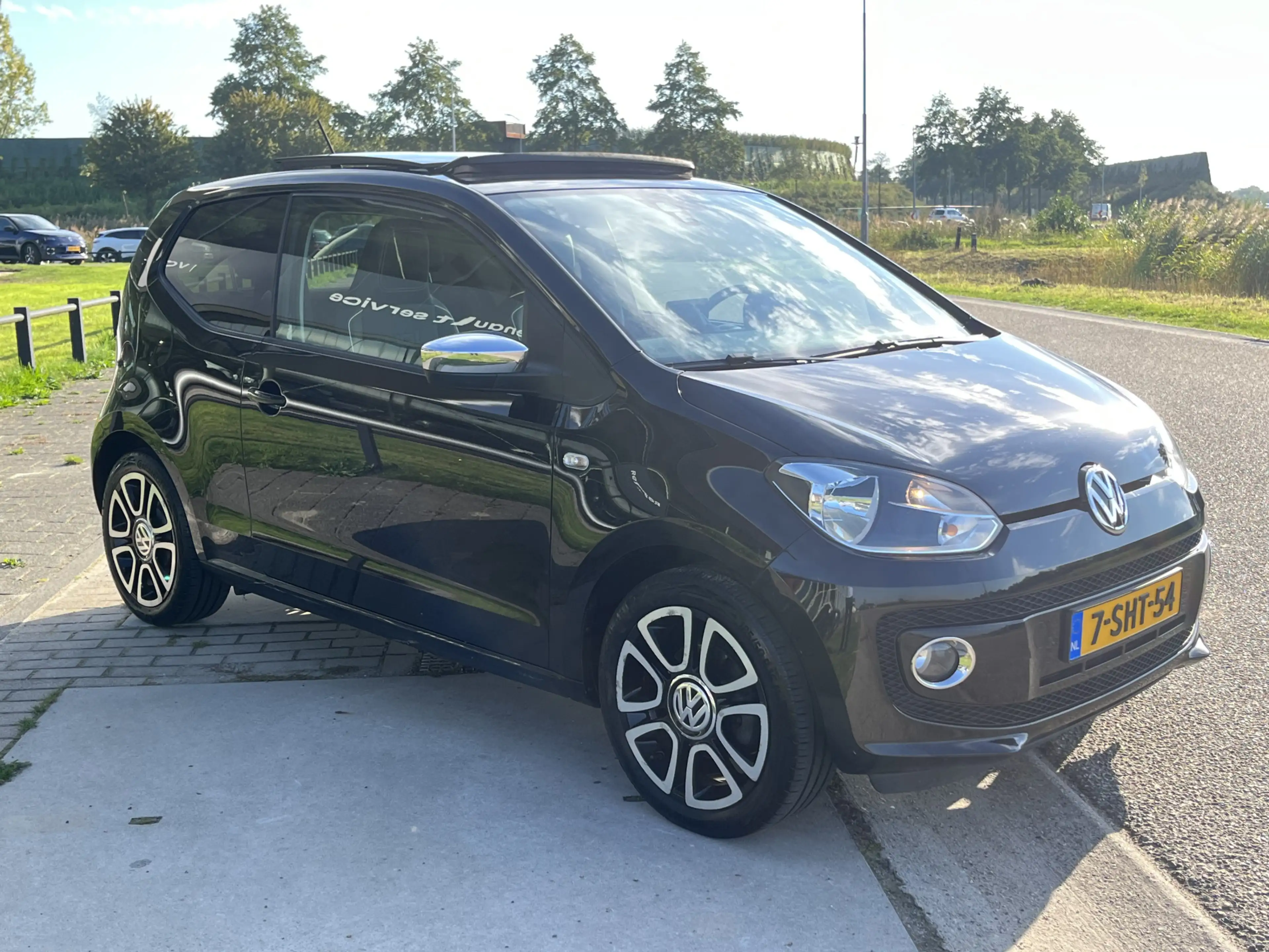 Volkswagen up! 1.0 high up! BlueMotion / Elektrisch panorama-dak — photo 19