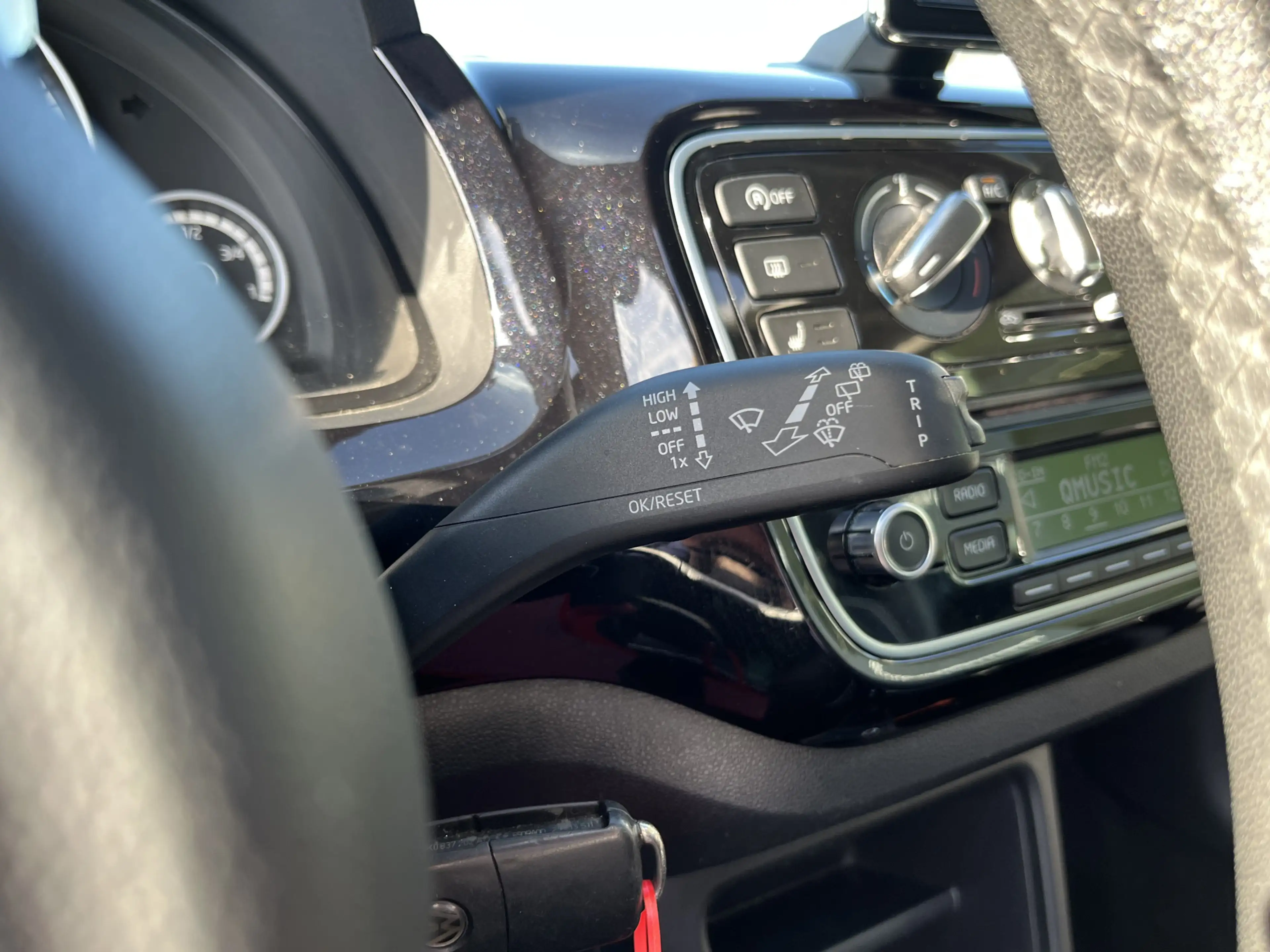 Volkswagen up! 1.0 high up! BlueMotion / Elektrisch panorama-dak — photo 31