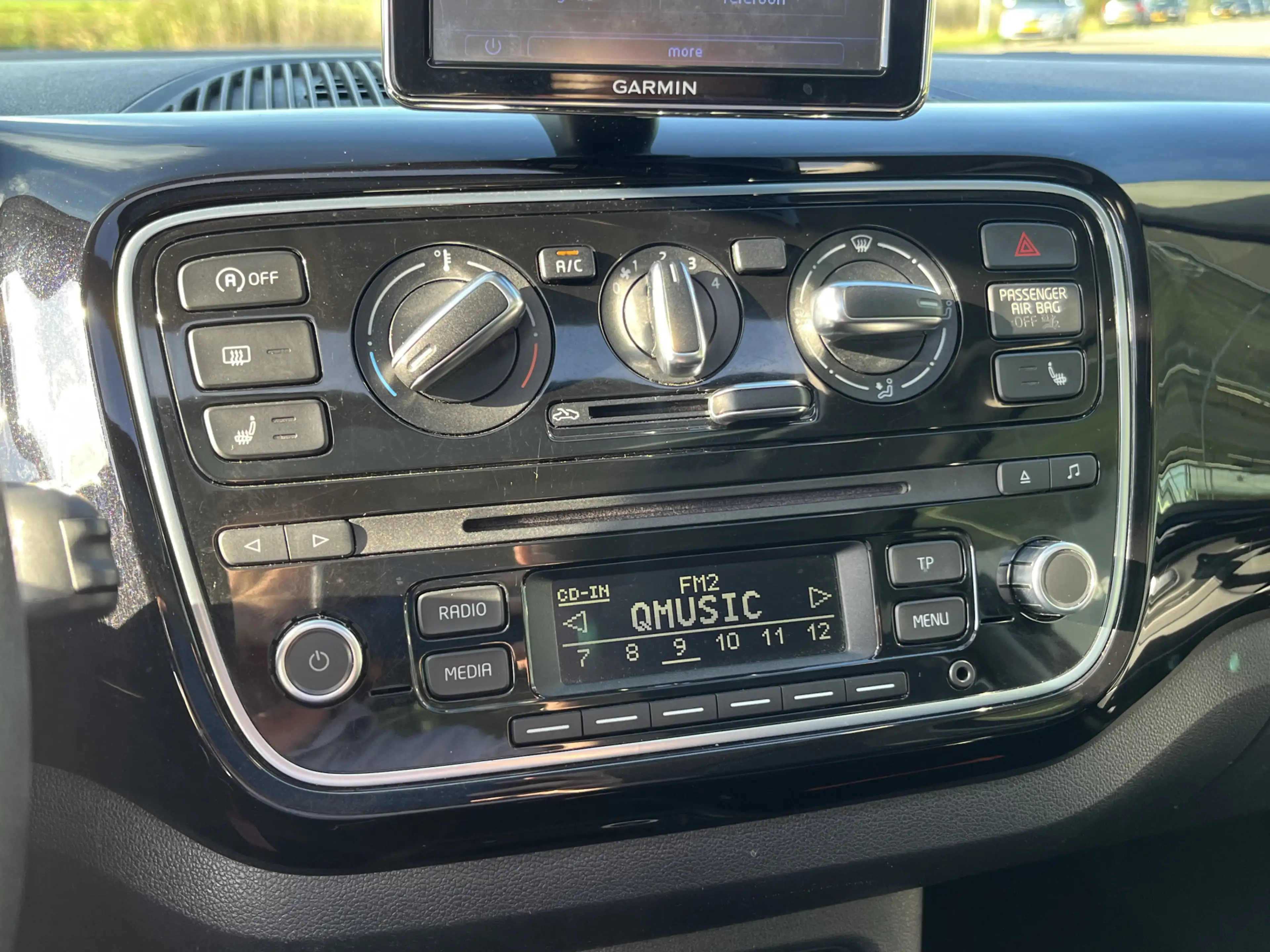 Volkswagen up! 1.0 high up! BlueMotion / Elektrisch panorama-dak — photo 27