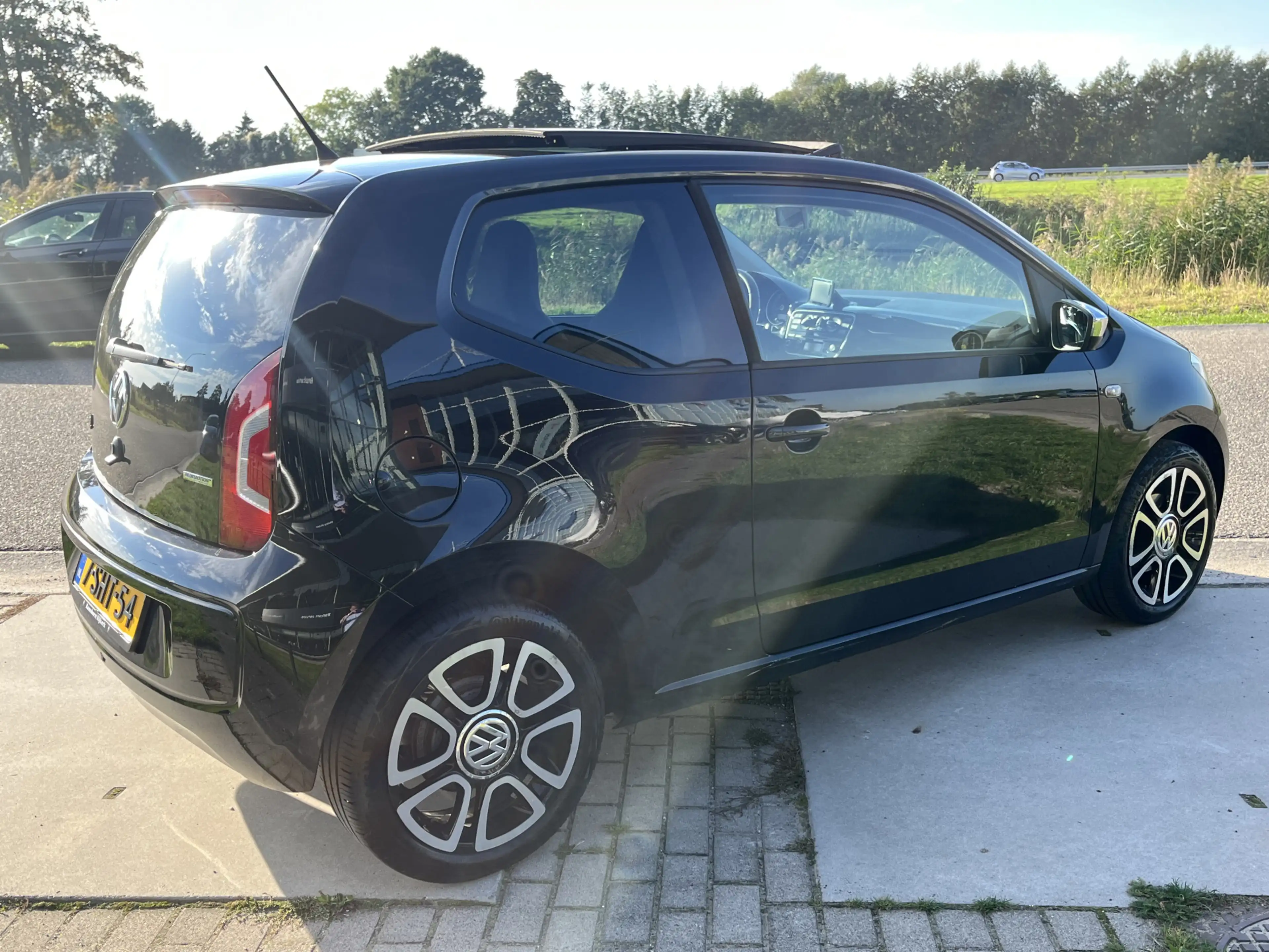 Volkswagen up! 1.0 high up! BlueMotion / Elektrisch panorama-dak — photo 2