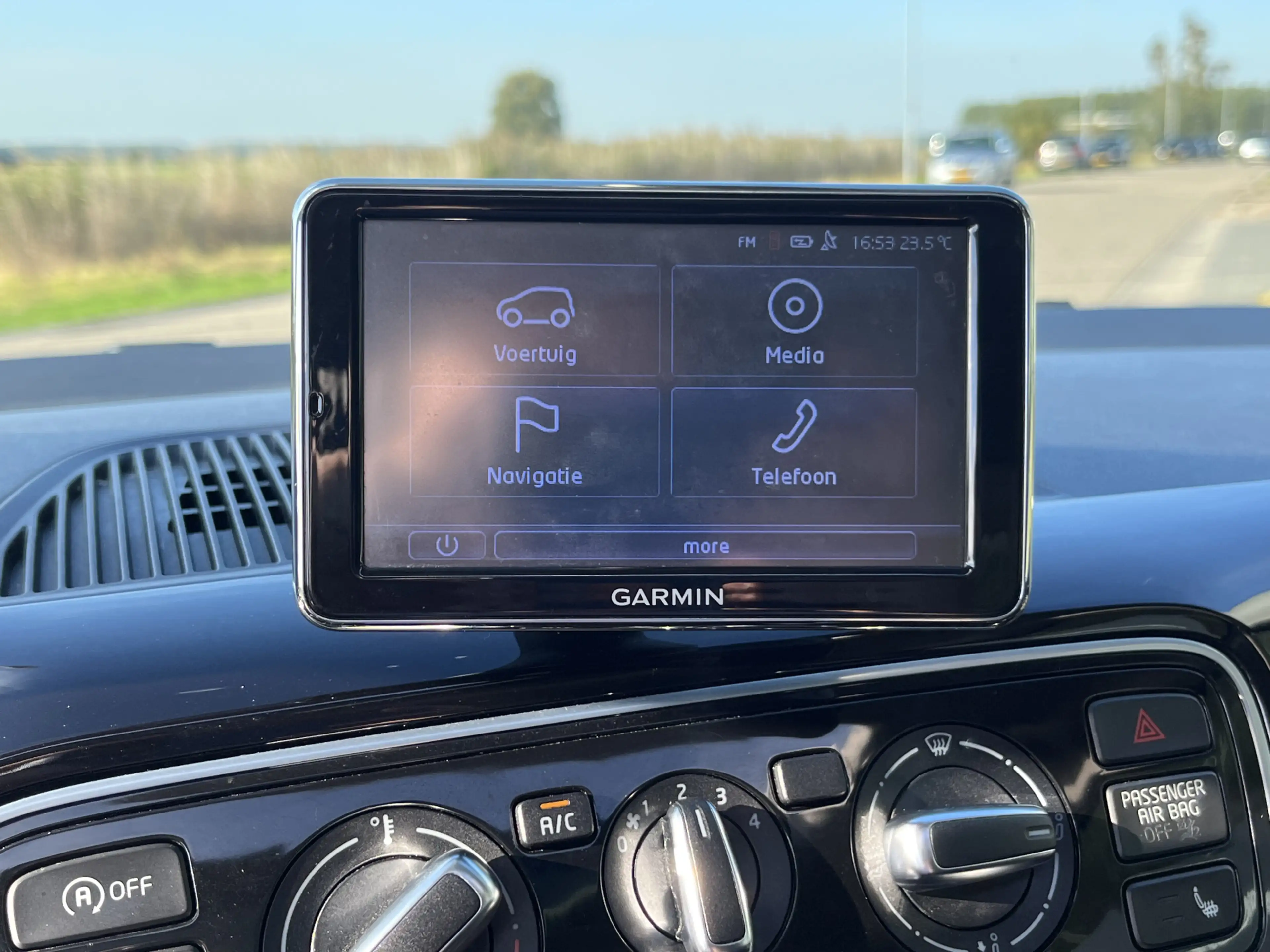 Volkswagen up! 1.0 high up! BlueMotion / Elektrisch panorama-dak — photo 25