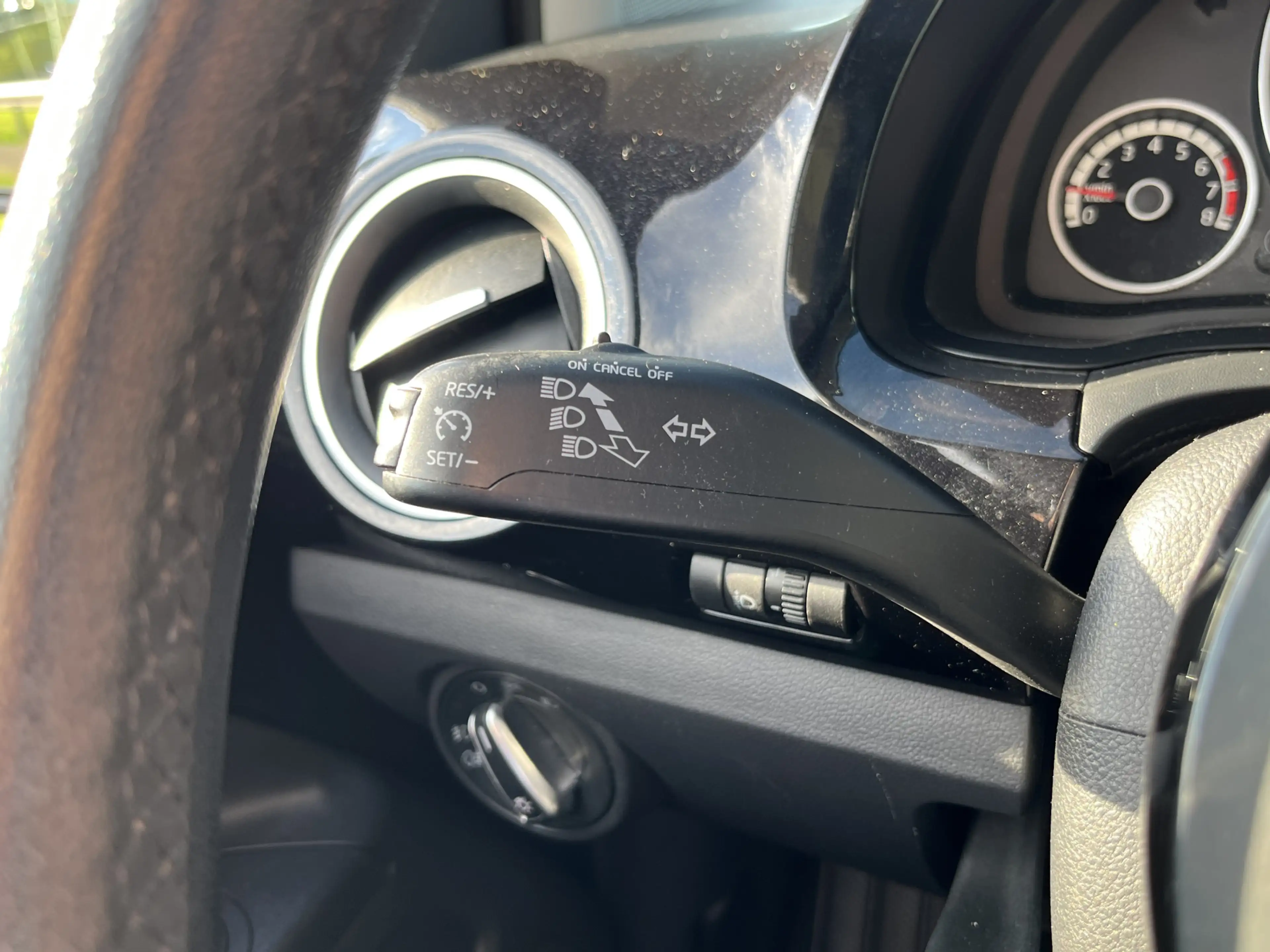 Volkswagen up! 1.0 high up! BlueMotion / Elektrisch panorama-dak — photo 30