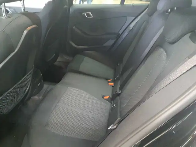 BMW 1 Series view 13