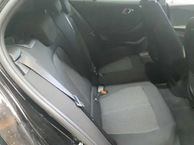 BMW 1 Series view 14