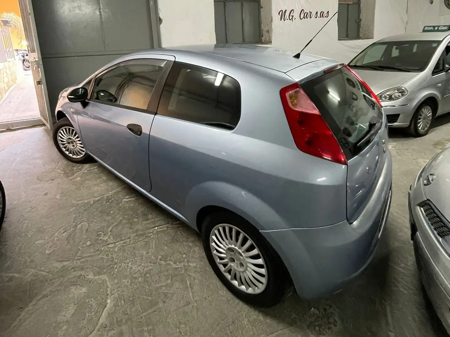 Fiat Grande Punto Grande Punto III 2005 3p 1.4 Active c/clima 77cv Blauw - 2