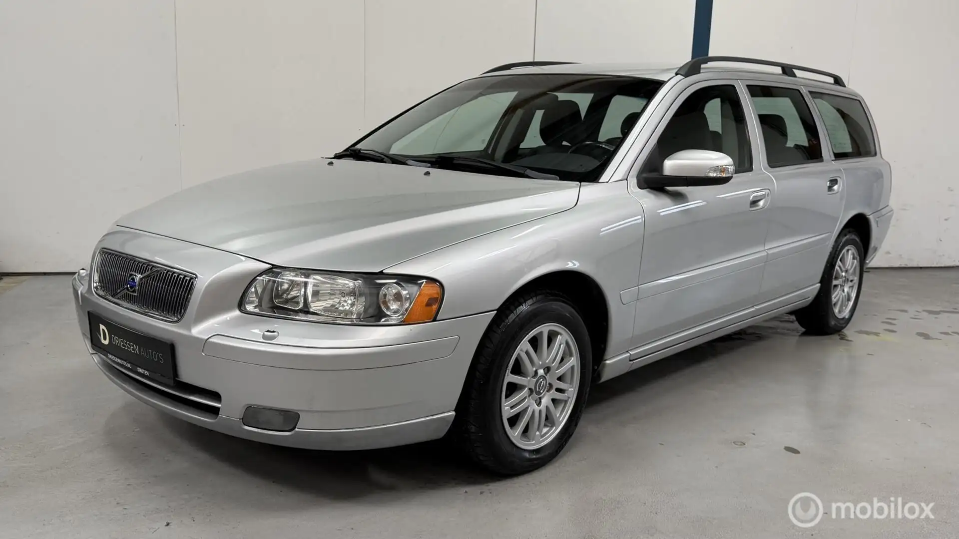 Volvo V70 2.4 Edition Classic LEER / YOUNGTIMER / 170PK Grijs - 1