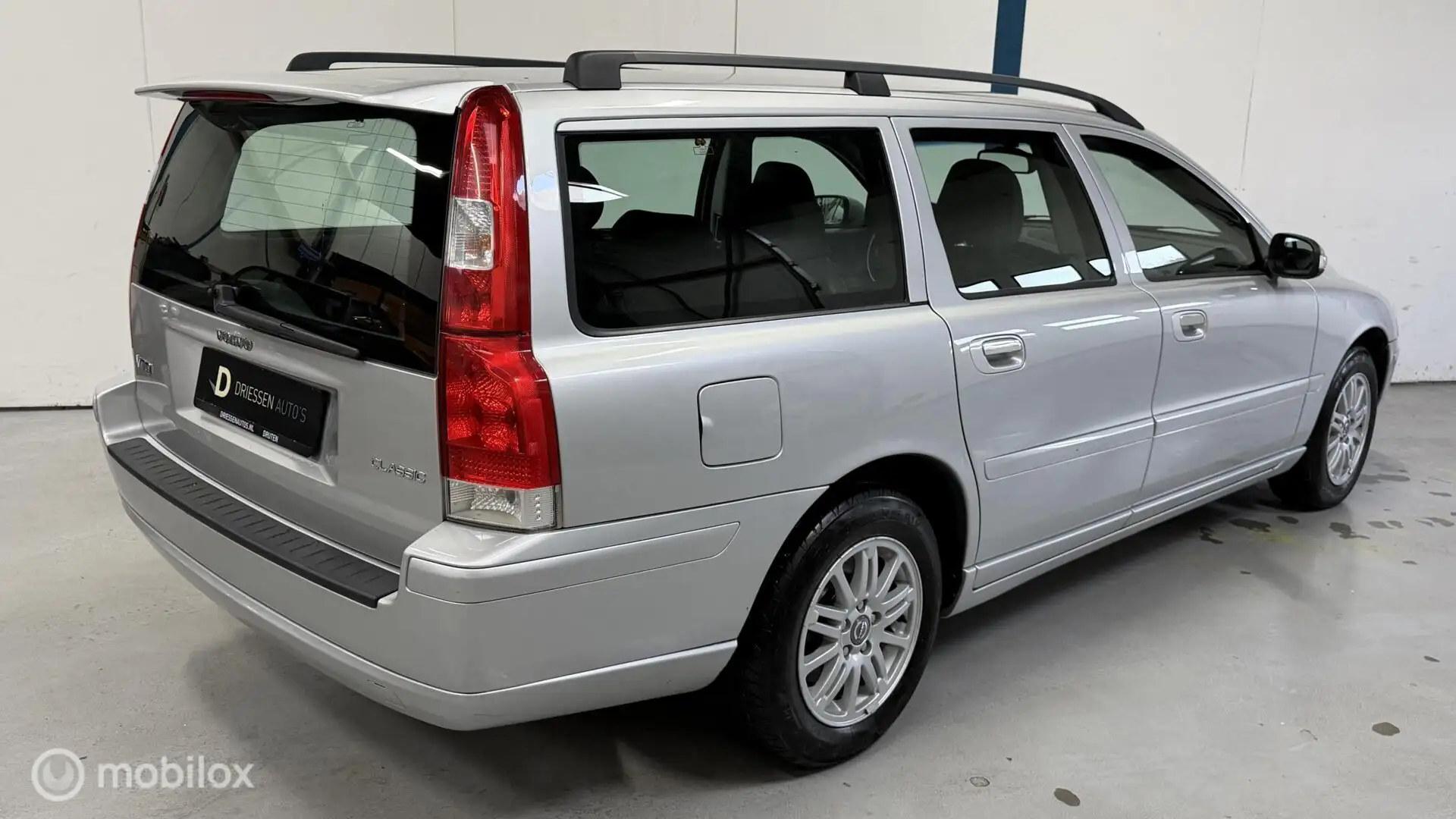 Volvo V70 2.4 Edition Classic LEER / YOUNGTIMER / 170PK Grijs - 2